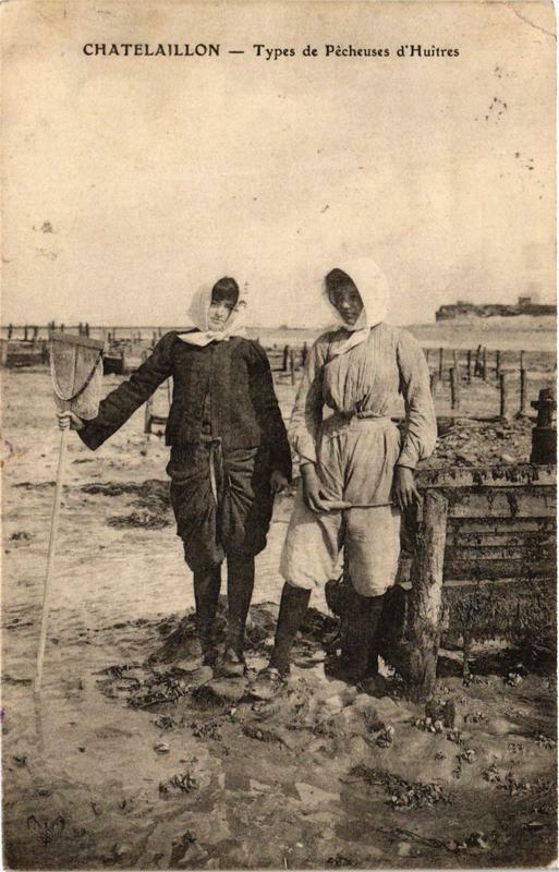 Carte postale ancienne Chatellaillon Types de Pecheurs d'Huitres