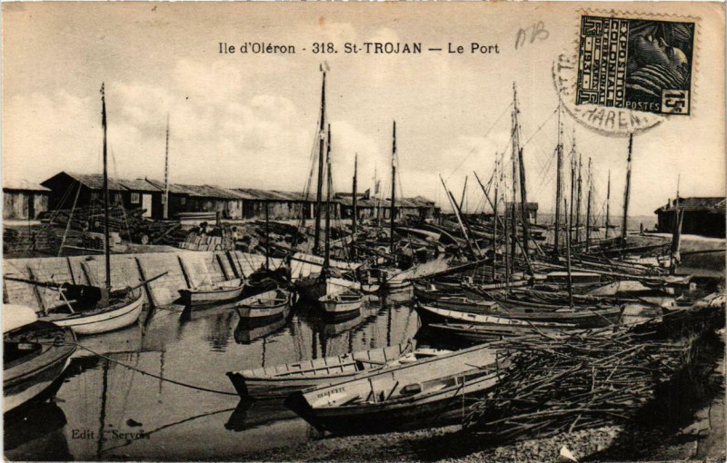 Carte postale ancienne Ile-d'Oleron Saint-Trojan Le Port