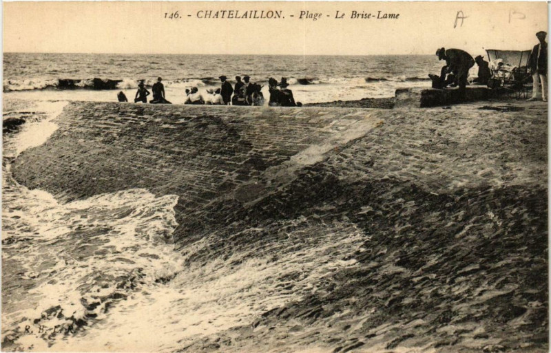 Carte postale ancienne Chatellaillon-Plage Le Brise Lame