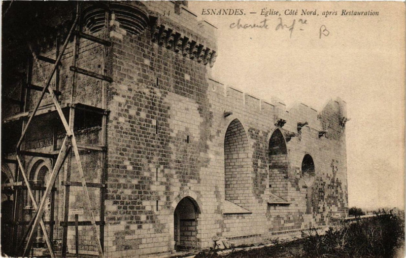 Carte postale ancienne Esnandes. Eglise Cote Nord apres restauration à Esnandes
