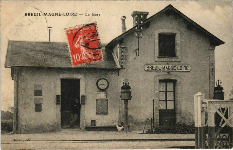 Carte postale ancienne Breuil-Magne-Loire La Gare
