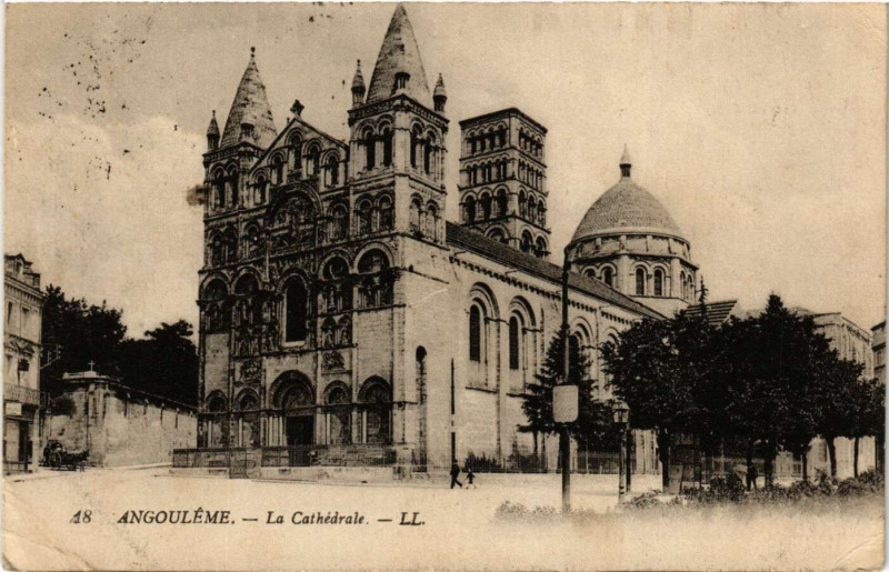 Carte postale ancienne Angouleme - La Cathédrale à Angoulême