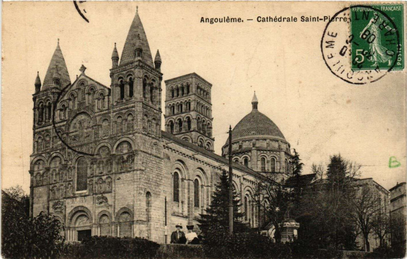 Carte postale ancienne Angouleme - Cathédrale Saint-Pierre à Angoulême