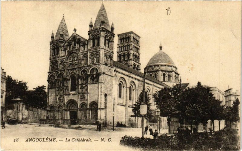 Carte postale ancienne Angouleme - La Cathédrale à Angoulême