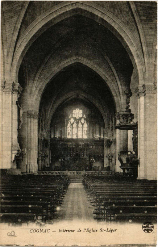 Carte postale ancienne Cognac - Intérieur de l'Eglise Saint-Legear à Cognac