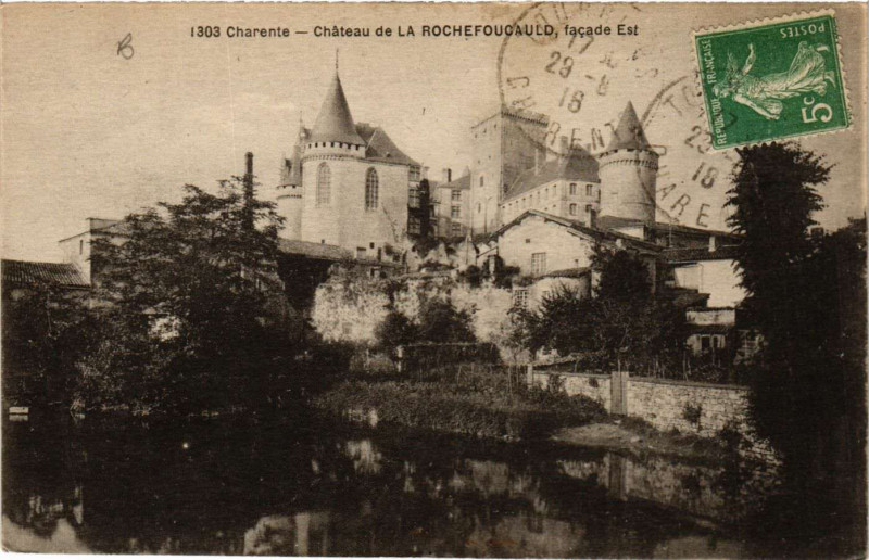 Carte postale ancienne Charente - Chateau de La Rochefoucauld facade Est