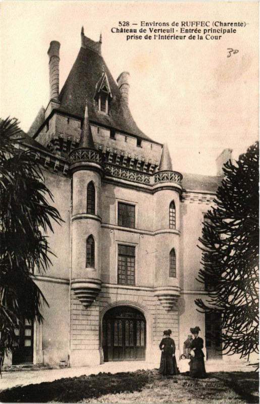 Carte postale ancienne Env. de Ruffec - Chateau de Verteuil - Entrée principale à Ruffec