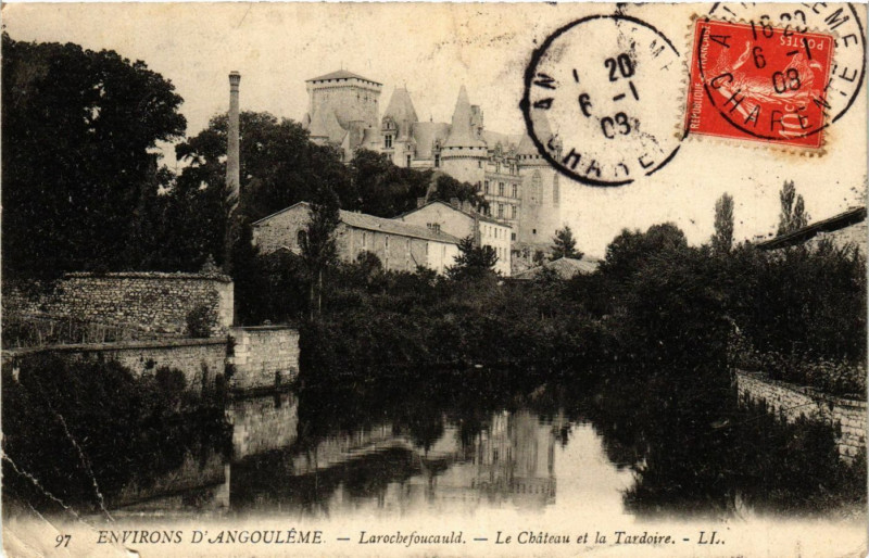 Carte postale ancienne Env. d'Angouleme - Larochefoucauld - Le Chateau et la Tardoire