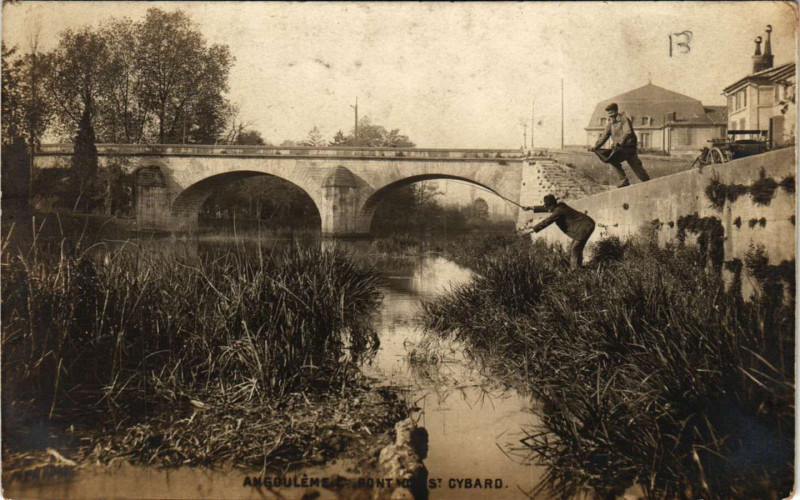 Carte postale ancienne Angouleme - Pont de Saint-Cybard à Angoulême