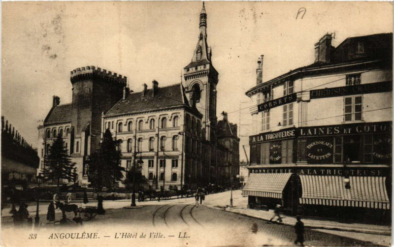 Carte postale ancienne Angouleme - L'Hotel de Ville à Angoulême