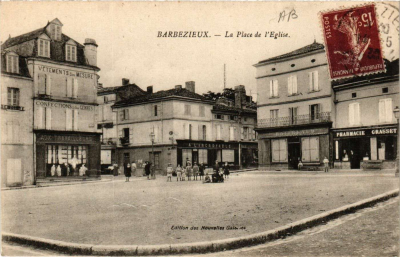 Carte postale ancienne Barbezieux - La Place de l'Eglise