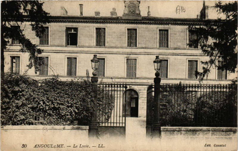 Carte postale ancienne Angouleme - Le Lycée à Angoulême