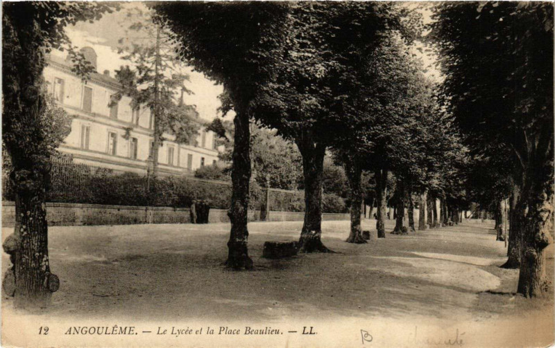 Carte postale ancienne Angouleme - Le Lycée et la Place Beaulieu à Angoulême