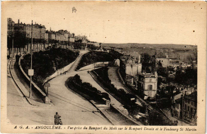 Carte postale ancienne Angouleme - Vue prise du Rempart du Midi sur le Rempart Desaix.. à Angoulême