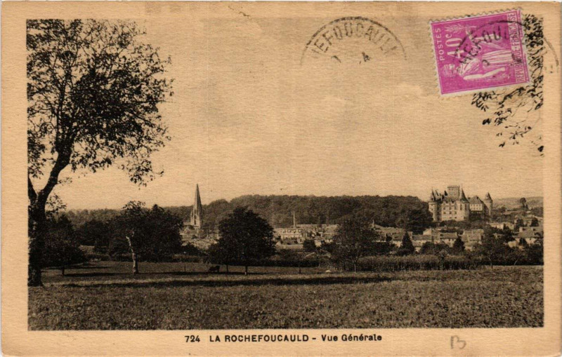Carte postale ancienne La Rochefoucauld - Vue générale