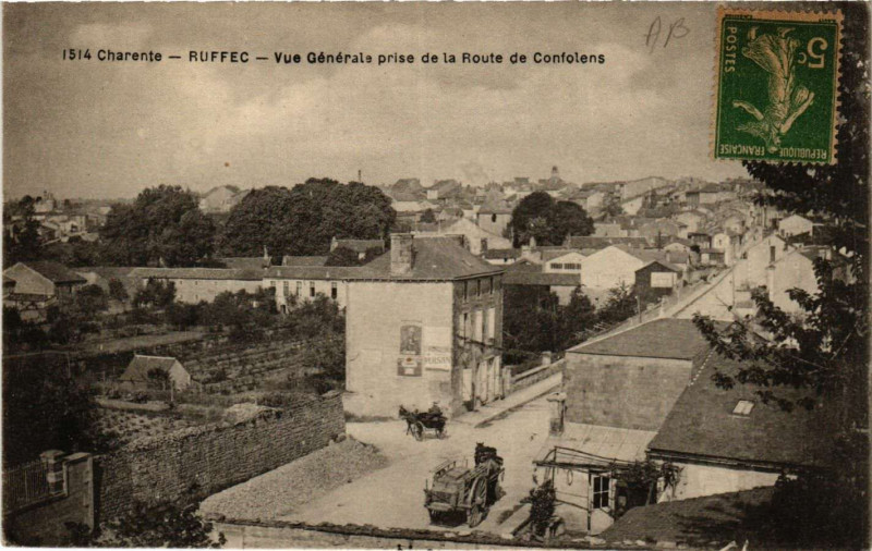 Carte postale ancienne Charente - Ruffec - Vue générale prise de la Route de Confolens à Ruffec