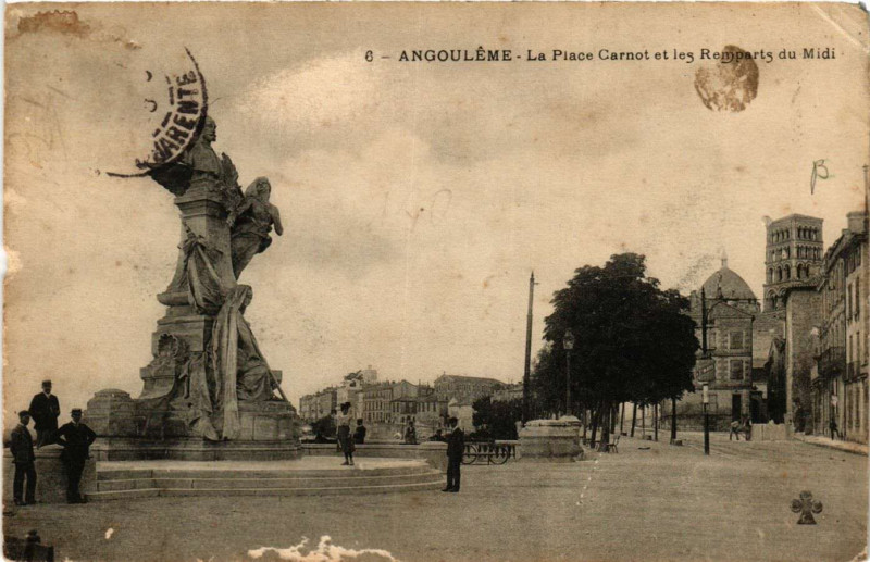 Carte postale ancienne Angouleme - La Place Carnot et les Remparts du Midi à Angoulême