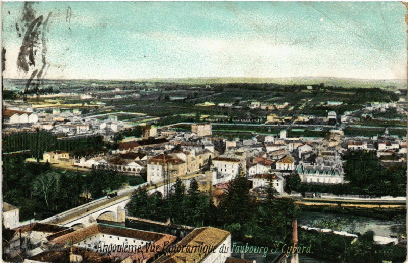Carte postale ancienne Vue Panoramique du Faubourg Saint-Cybard à Angoulême