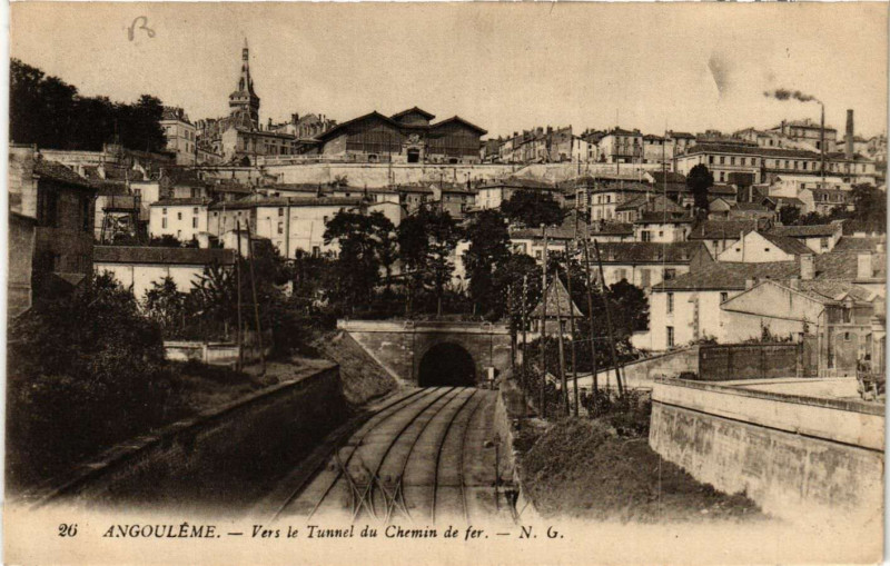 Carte postale ancienne Angouleme - Vers le Tunnel du Chemin de fer à Angoulême