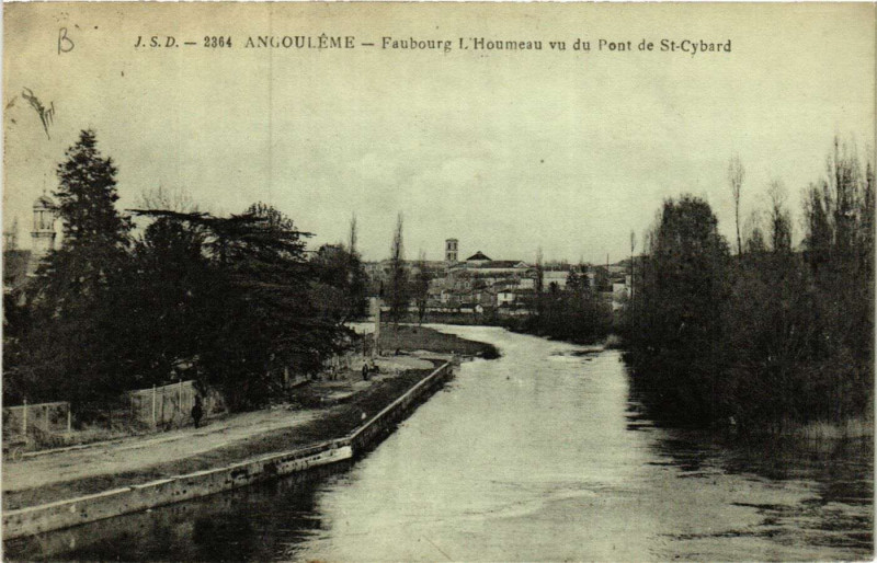 Carte postale ancienne Angouleme - Faubourg L'Houmeau vu du Pont de Saint-Cybard à Angoulême