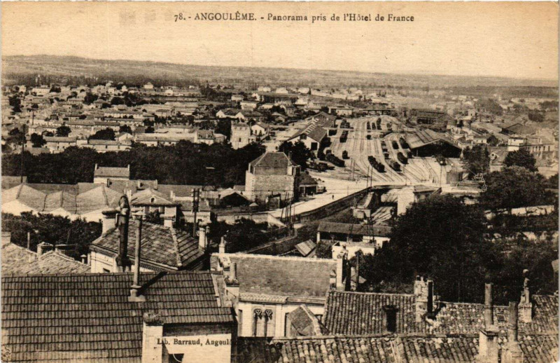 Carte postale ancienne Angouleme - Panorama pris de l'Hotel de France à Angoulême