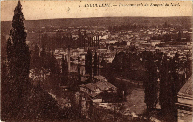 Carte postale ancienne Angouleme - Panorama pris du Rempart du Nord à Angoulême