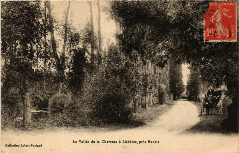 Carte postale ancienne La Vallée de la Charente a Licheres pres Mansle à Lichères