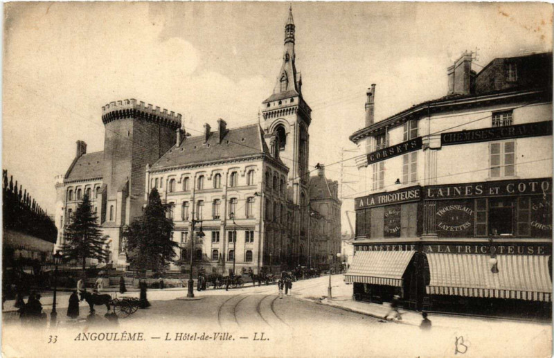 Carte postale ancienne Angouleme - L'Hotel-de-Ville à Angoulême