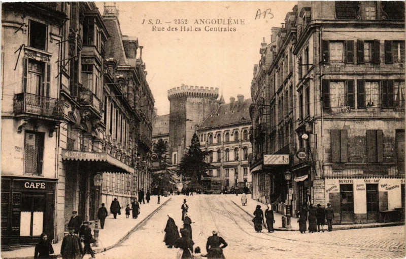 Carte postale ancienne Angouleme - Rue des Halles Centrales à Angoulême