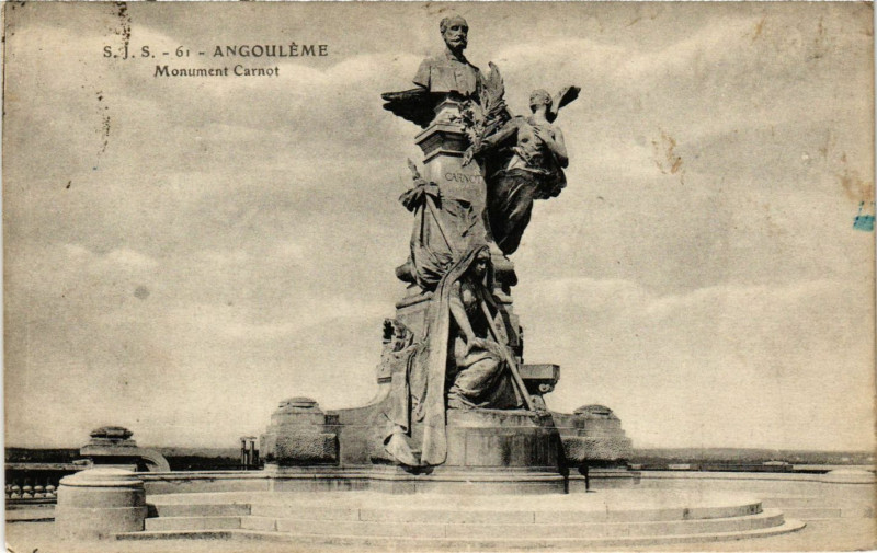 Carte postale ancienne Angouleme - Mon. Carnot à Angoulême