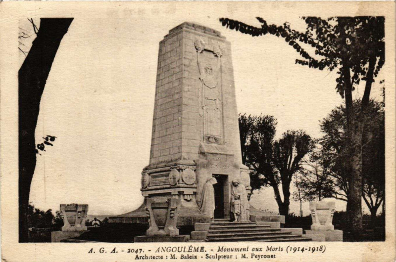 Carte postale ancienne Angouleme - Mon. aux Morts (1914-1918) - Architecte M.Baleis à Angoulême