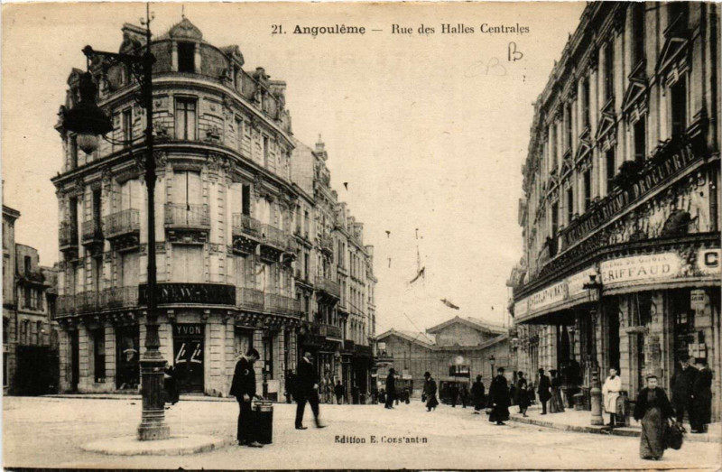 Carte postale ancienne Angouleme - Rue des Halles Centrales à Angoulême