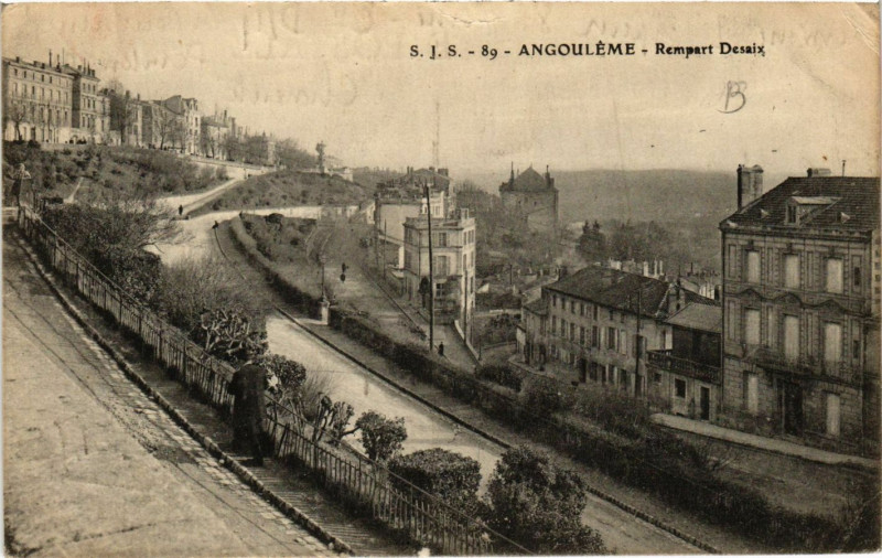 Carte postale ancienne Angouleme - Rempart Desaix à Angoulême