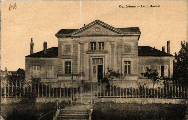 Carte postale ancienne Confolens - Le Tribunal à Confolens