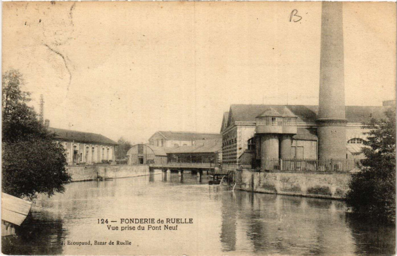Carte postale ancienne Fonerie de Ruelle - Vue prise du Pont Neuf