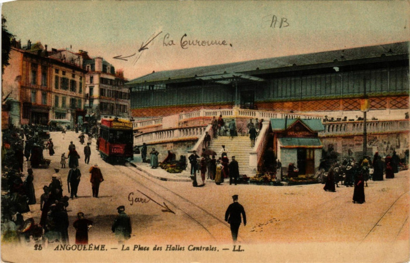 Carte postale ancienne Angouleme - La Place des Halles Centrales à Angoulême