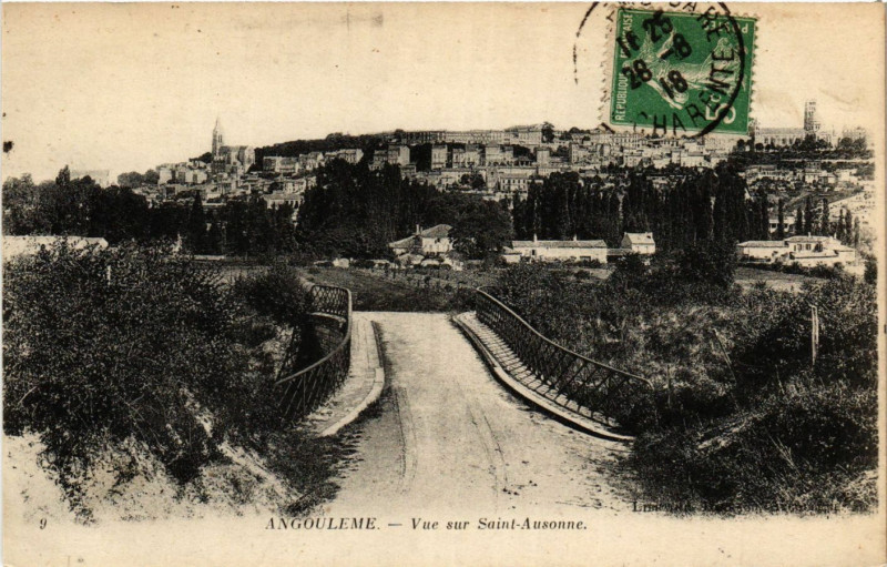 Carte postale ancienne Angouleme - Vue sur Saint-Ausonne à Angoulême