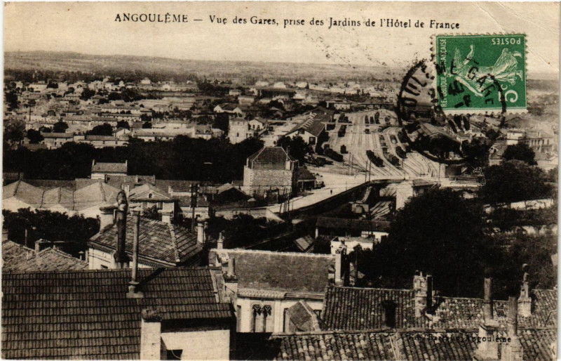 Carte postale ancienne Angouleme - Vue des Gares pise des Jardins de l'Hotel de France à Angoulême