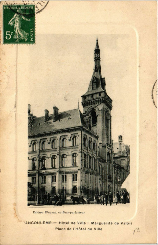 Carte postale ancienne Angouleme Hotel de Ville Marguerite de Valois Place de l'Hotel à Angoulême