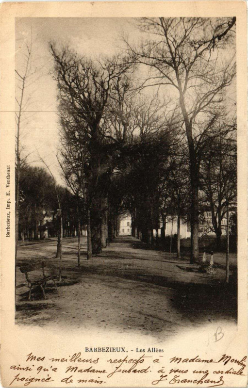 Carte postale ancienne Barbezieux - Les Allées