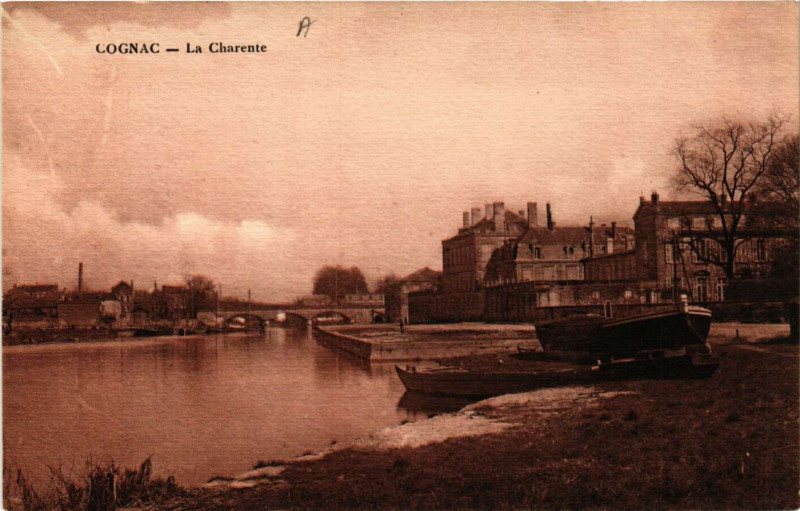 Carte postale ancienne Cognac - La Charente à Cognac