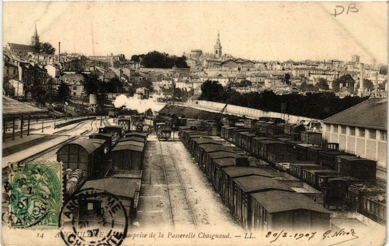 Carte postale ancienne Angouleme - Vue prise de la Passelle Chaignaud à Angoulême