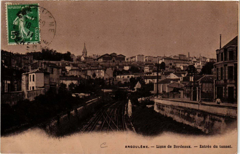 Carte postale ancienne Angouleme - Ligne de Bordeaux - Entrée du tunnel à Angoulême