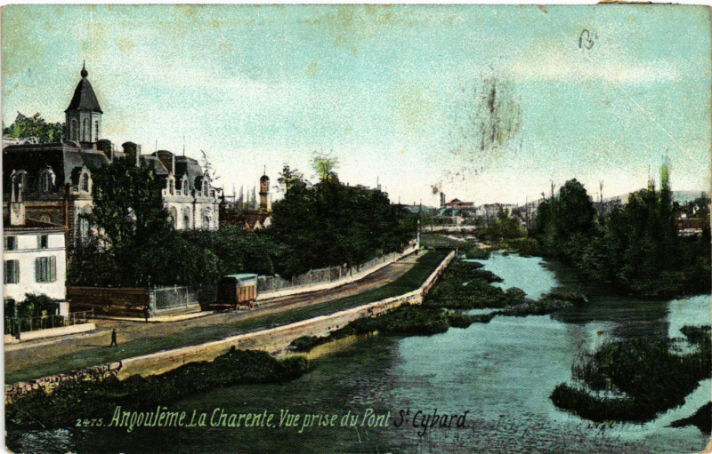 Carte postale ancienne Angouleme - La Charente. Vue prise du Pont Saint-Cybard à Angoulême