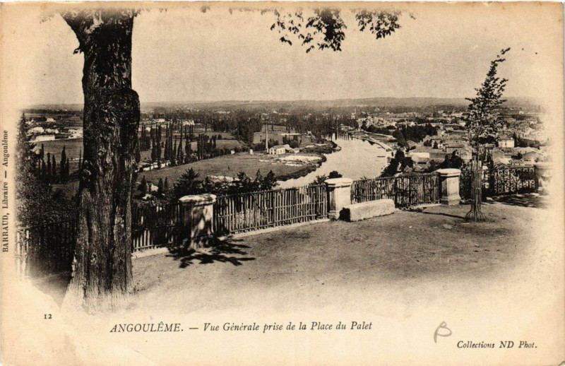 Carte postale ancienne Angouleme - Vue générale prise de la Place du Palet à Angoulême