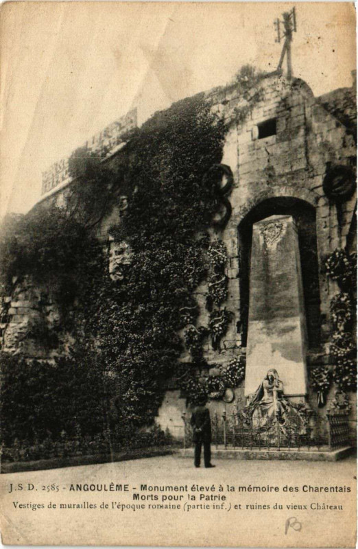 Carte postale ancienne Angouleme - Mon. eleve a la memoire des Charentais - Morts pour à Angoulême
