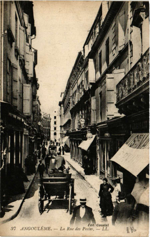 Carte postale ancienne Angouleme - La Rue des Postes à Angoulême