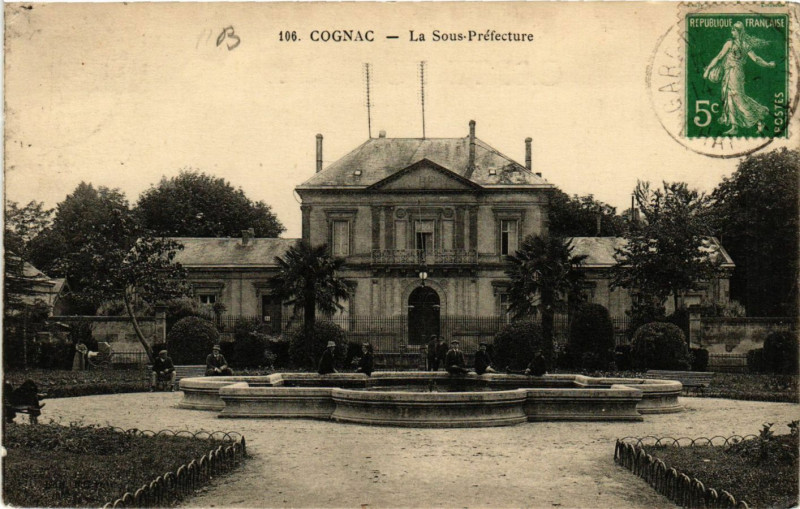 Carte postale ancienne Cognac - La Sous-Prefecture à Cognac