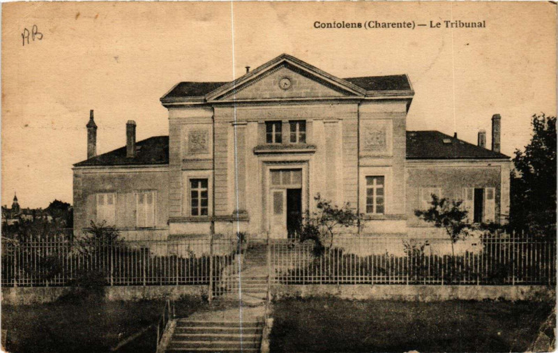 Carte postale ancienne Confolens - Le Tribunal à Confolens