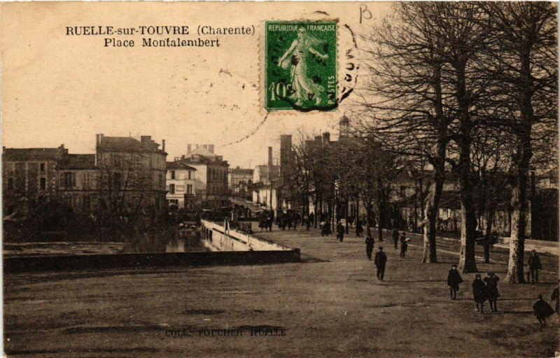 Carte postale ancienne Ruelle-sur-Touvre - Place Montalembert à Ruelle-sur-Touvre